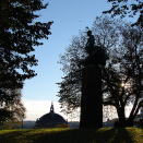 Vigelands statue av Nils Henrik Abel har gitt navn til den delen av parken som kalles "Abelhaugen". Foto: Liv Osmundsen, Det kongelige hoff.